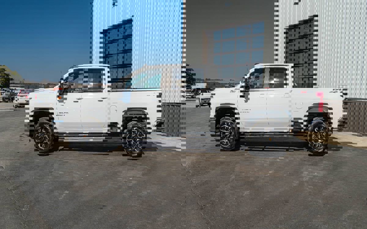 Used 2026 Chevrolet Silverado 2500 LT image 4