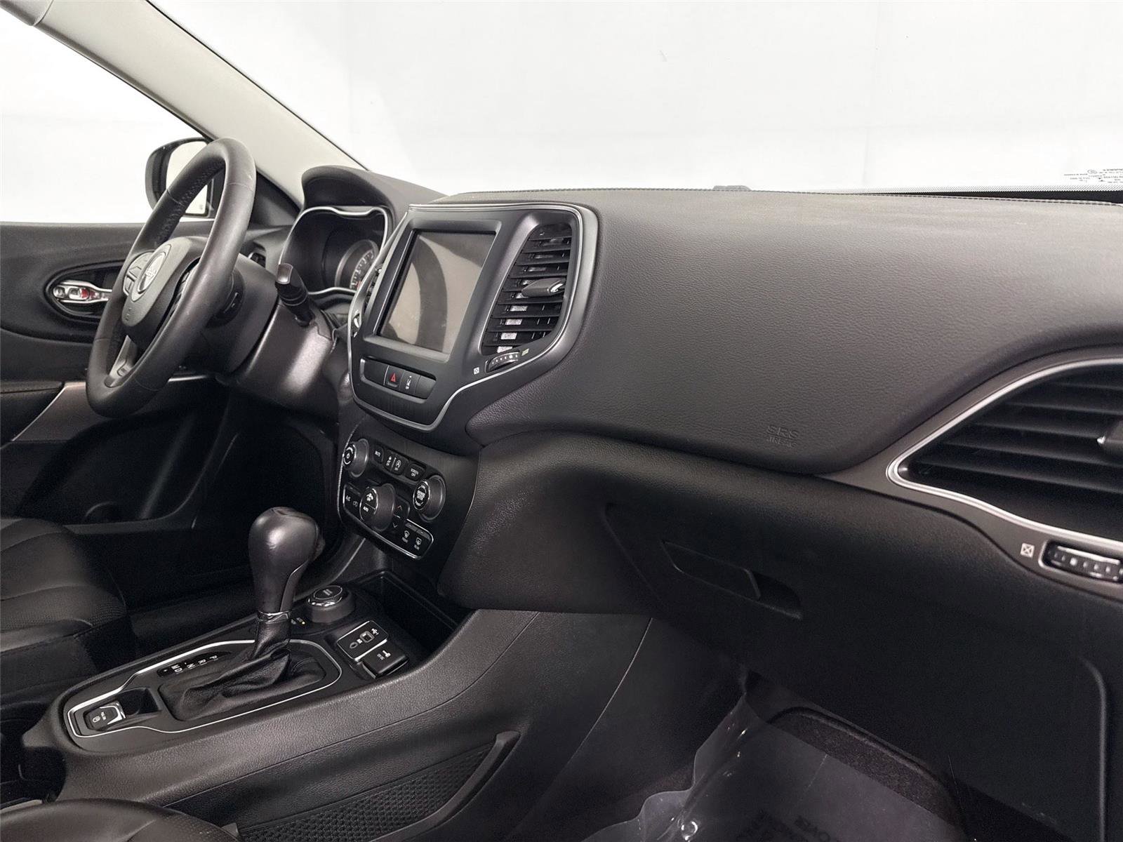 Used 2022 Jeep Cherokee Latitude Lux w/ Sun & Sound Group AWD/4WD image 43
