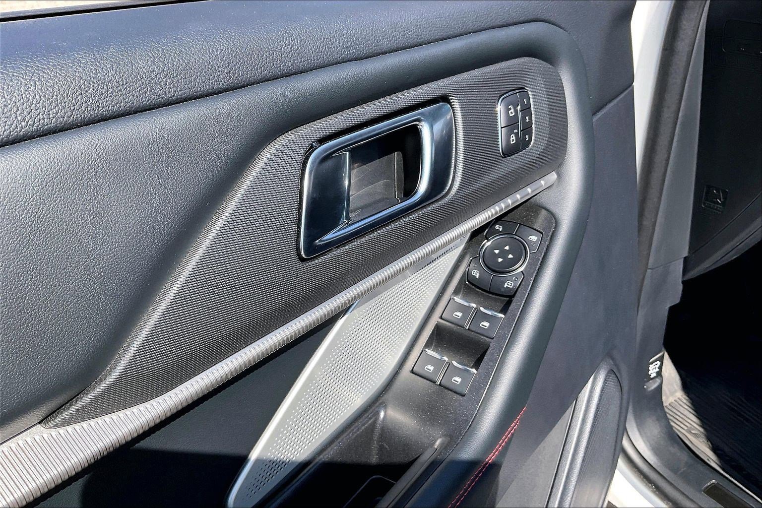 Used 2025 Ford Explorer ST image 34