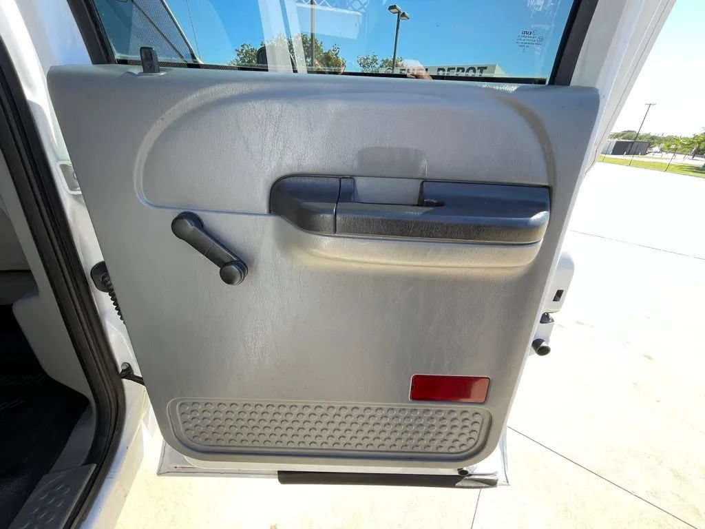 Used 2005 Ford F450 2WD Crew Cab Super Duty image 15