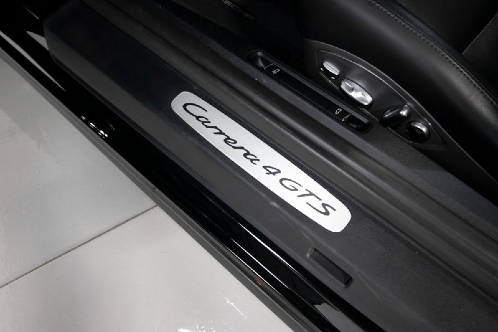 Used 2018 Porsche 911 Carrera 4 GTS image 36