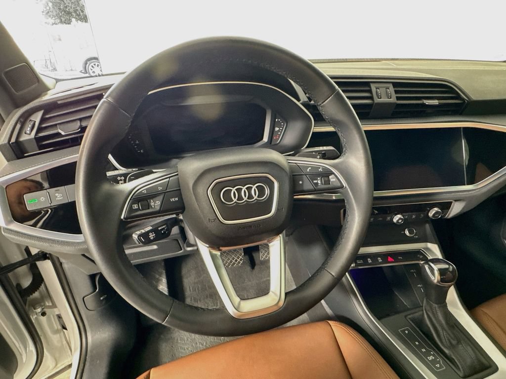 Used 2022 Audi Q3 2.0T Premium Plus w/ Premium Plus Package AWD/4WD image 13
