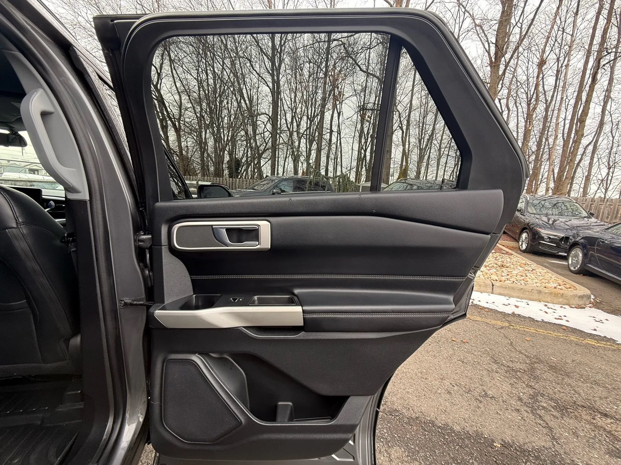 Used 2021 Ford Explorer XLT w/ Equipment Group 202A AWD/4WD image 23