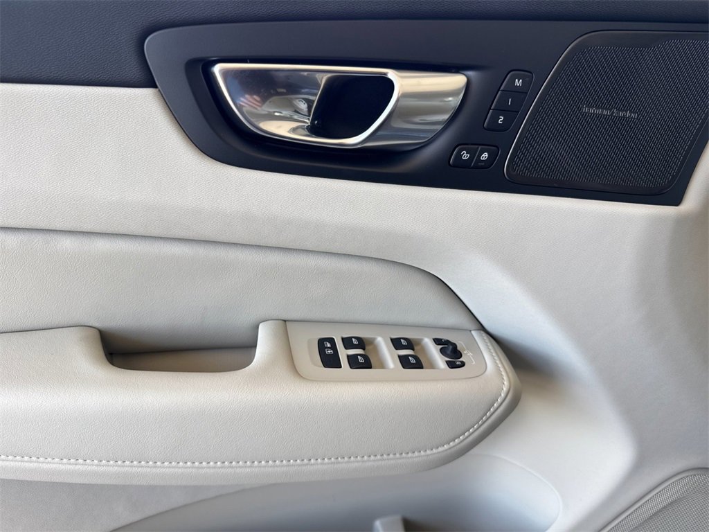 New 2026 Volvo XC60 B5 Ultra w/ Protection Package Premier image 10