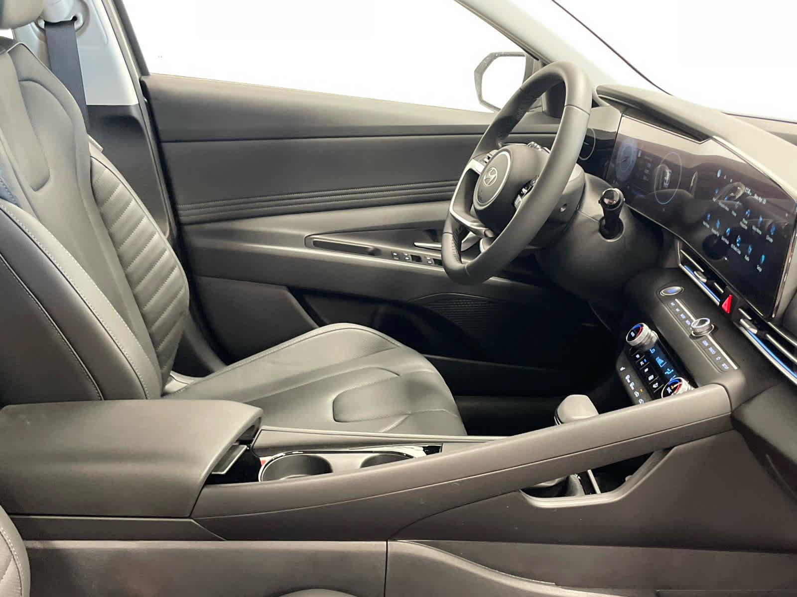 New 2026 Hyundai Elantra Limited FWD image 26