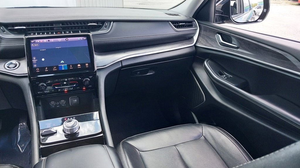 Used 2022 Jeep Grand Cherokee L Limited image 16