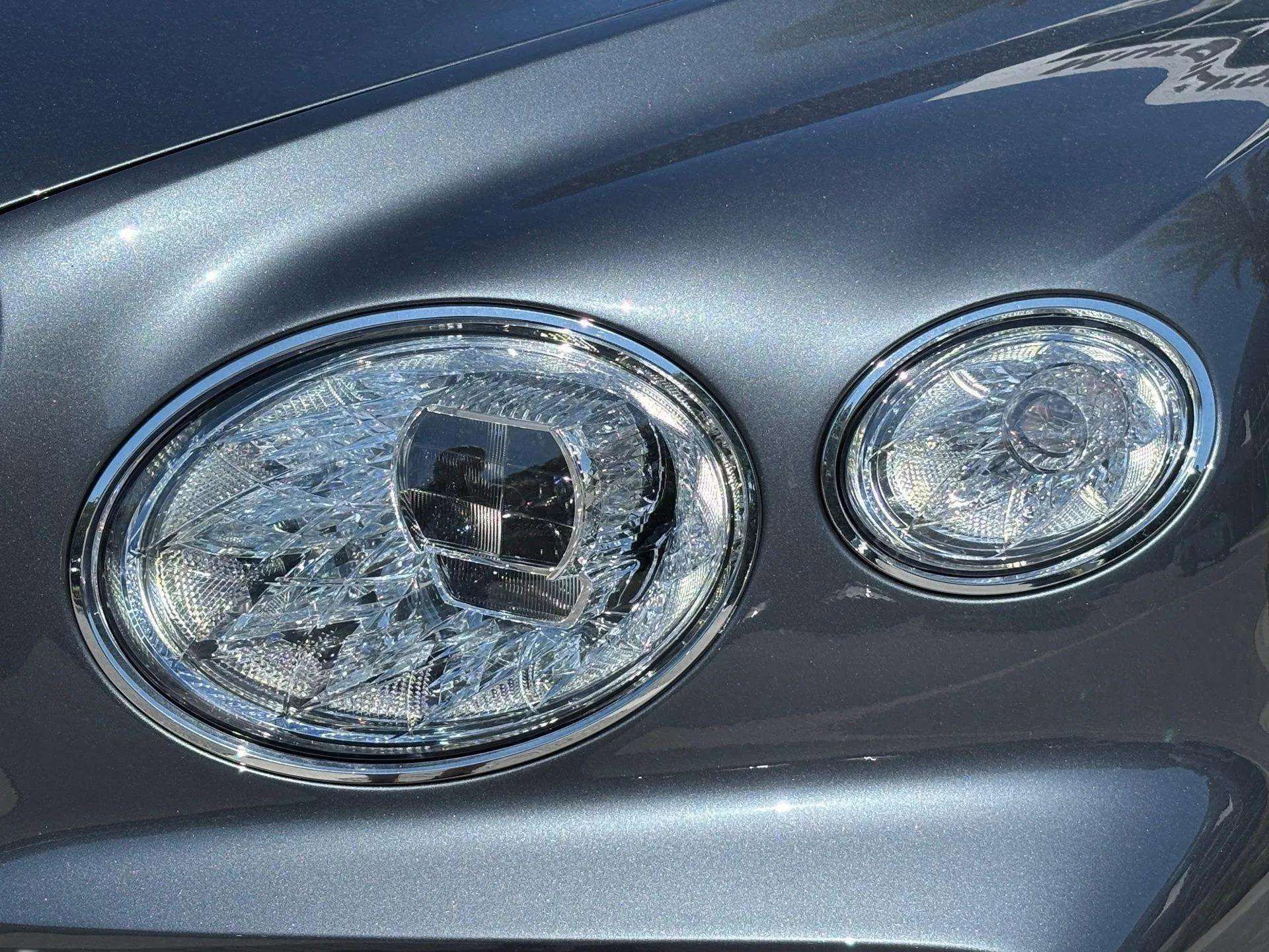 New 2025 Bentley Bentayga Extended Wheelbase image 42