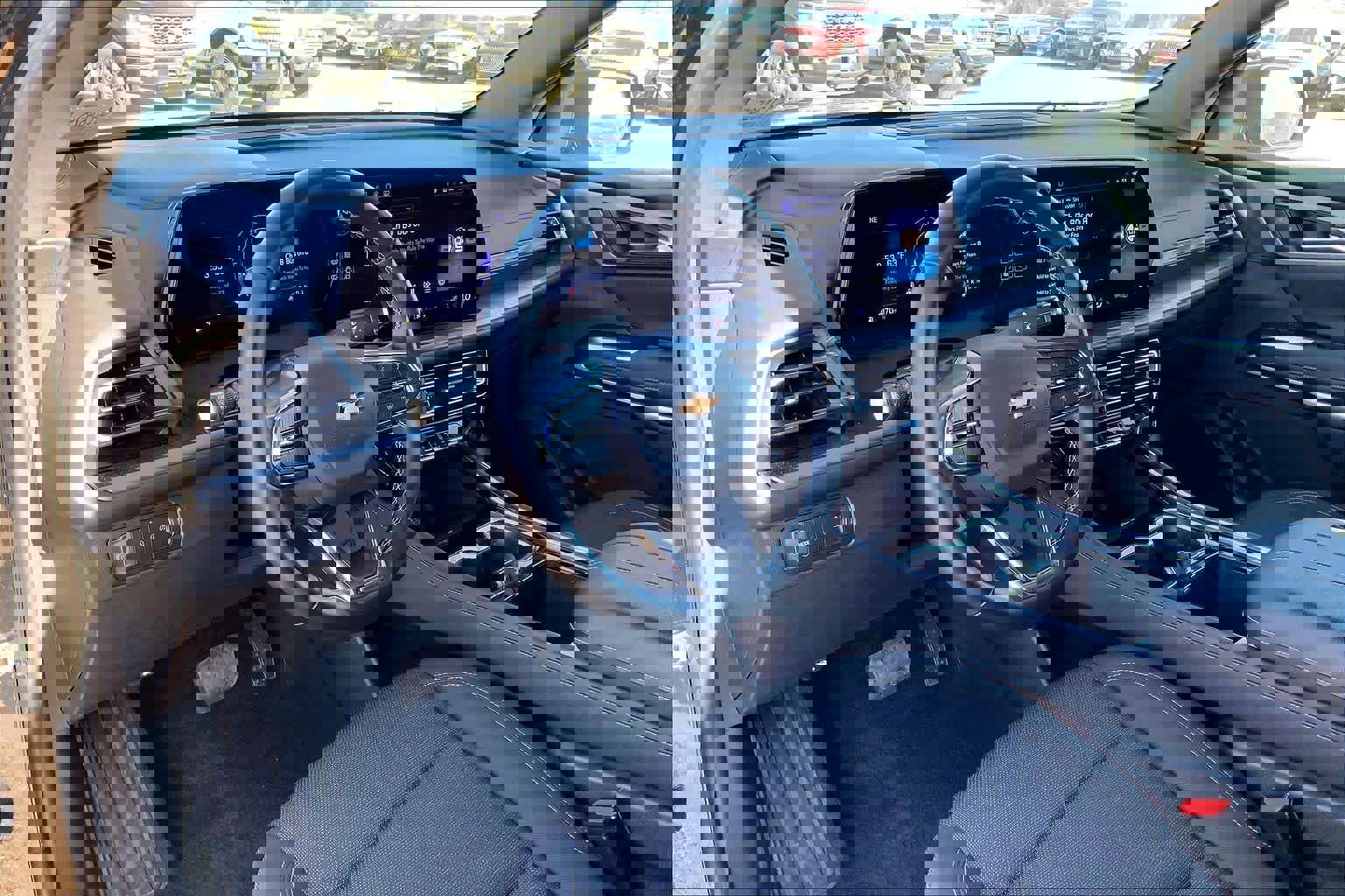 Used 2025 Chevrolet Traverse LT image 18