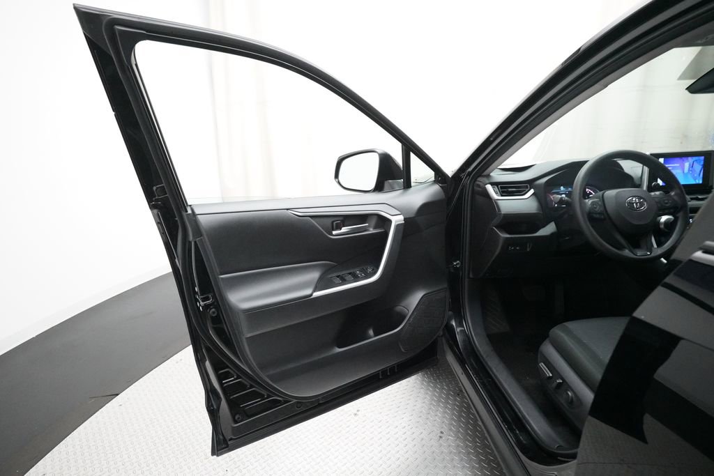 Used 2025 Toyota RAV4 XLE image 26