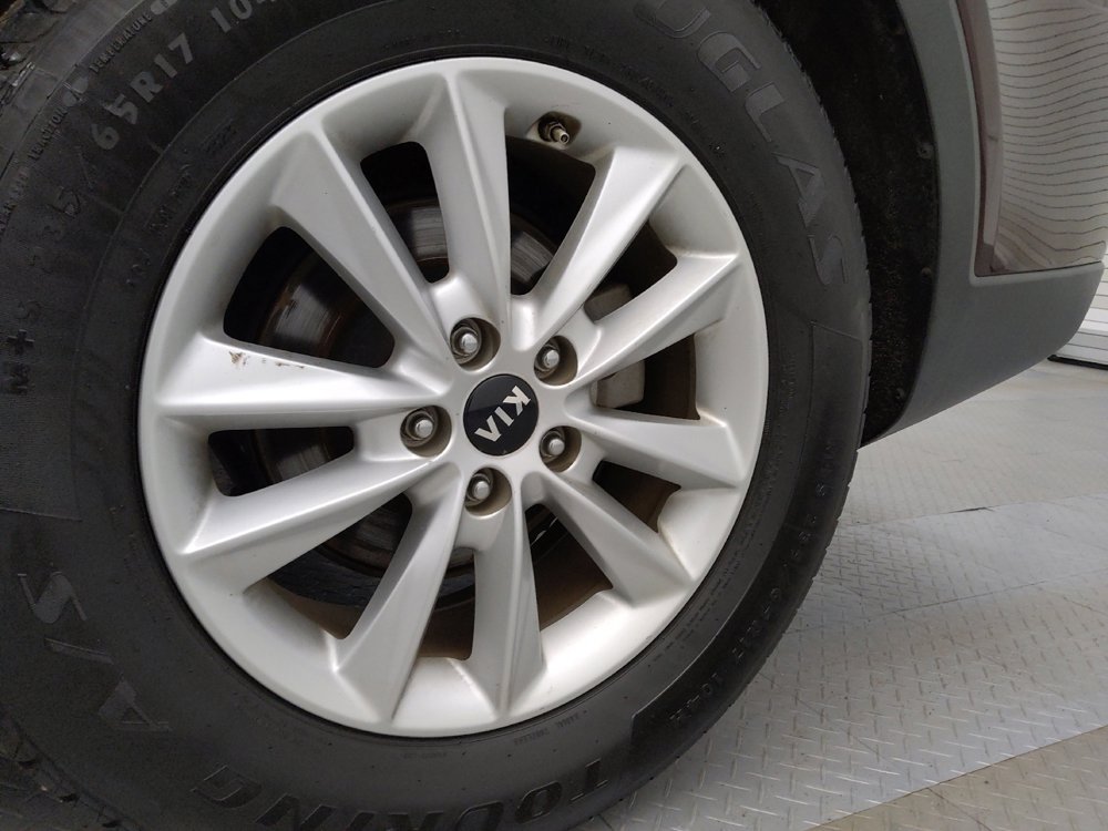 Used 2020 Kia Sorento LX image 31