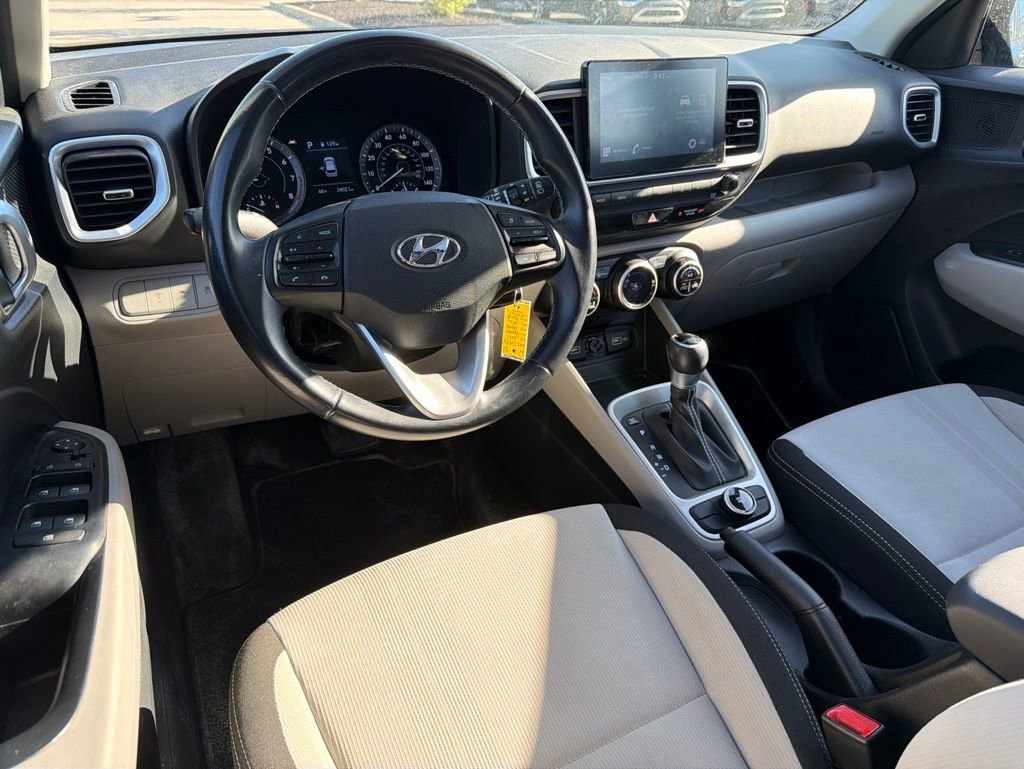 Used 2022 Hyundai Venue SEL FWD image 10