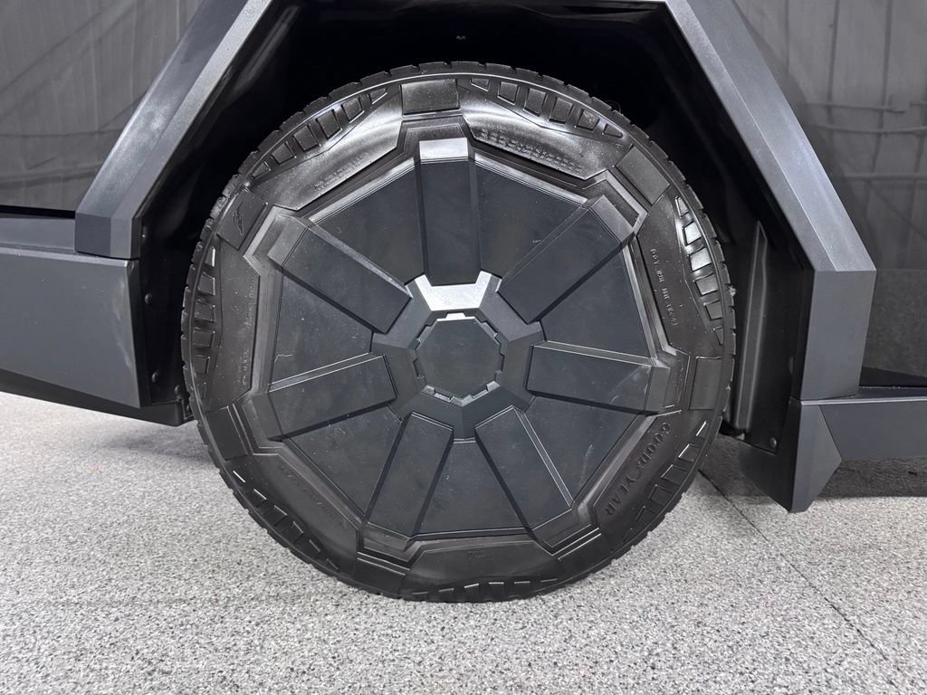 Used 2024 Tesla Cybertruck Cyberbeast AWD/4WD image 7