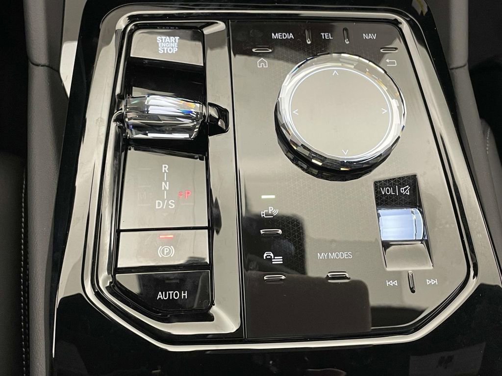 New 2026 BMW 550e xDrive w/ Executive Package AWD/4WD image 26