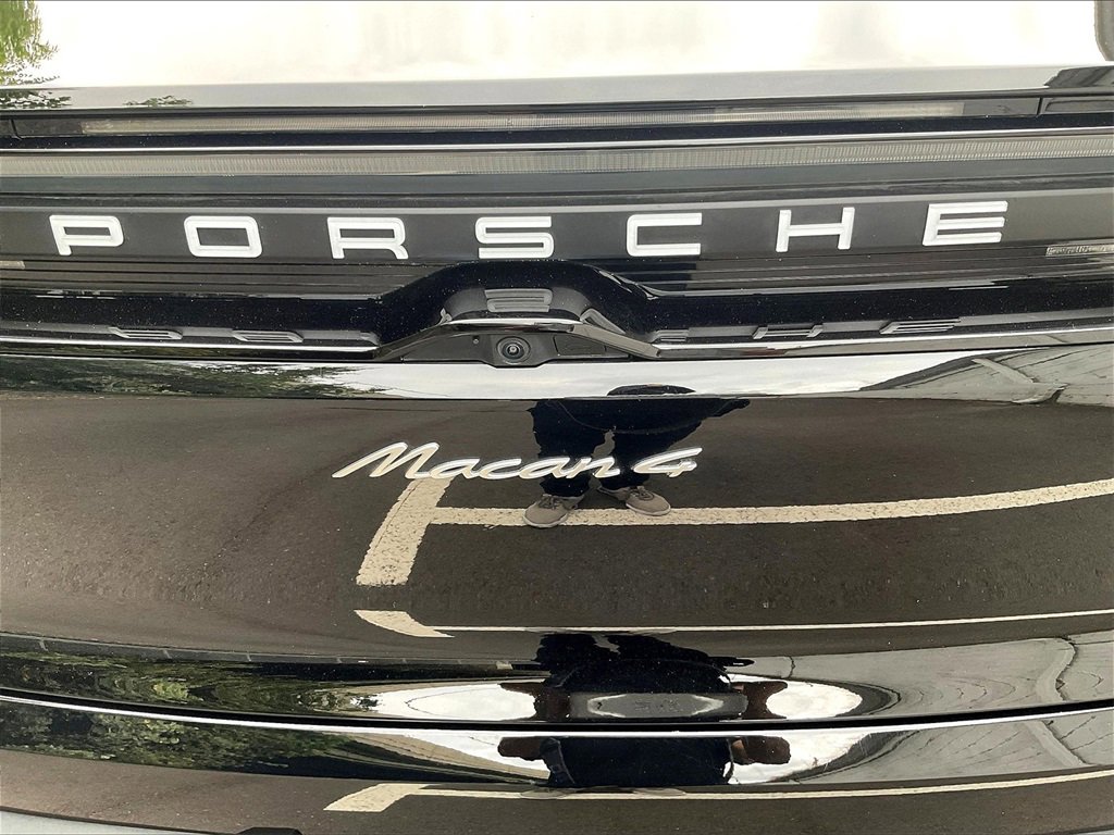 Certified 2024 Porsche Macan 4 Electric image 13