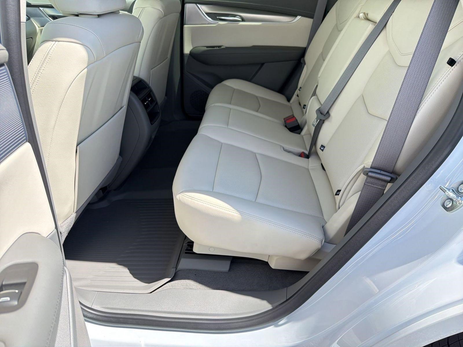New 2026 Cadillac XT5 Premium Luxury w/ LPO, Floor Liner Package AWD/4WD image 15