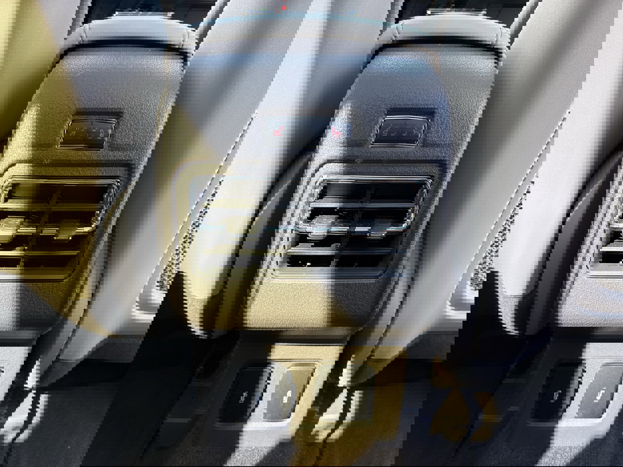 Used 2023 Lincoln Corsair AWD w/ Equipment Group 102A image 33