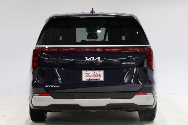 Used 2025 Kia Carnival FWD image 7
