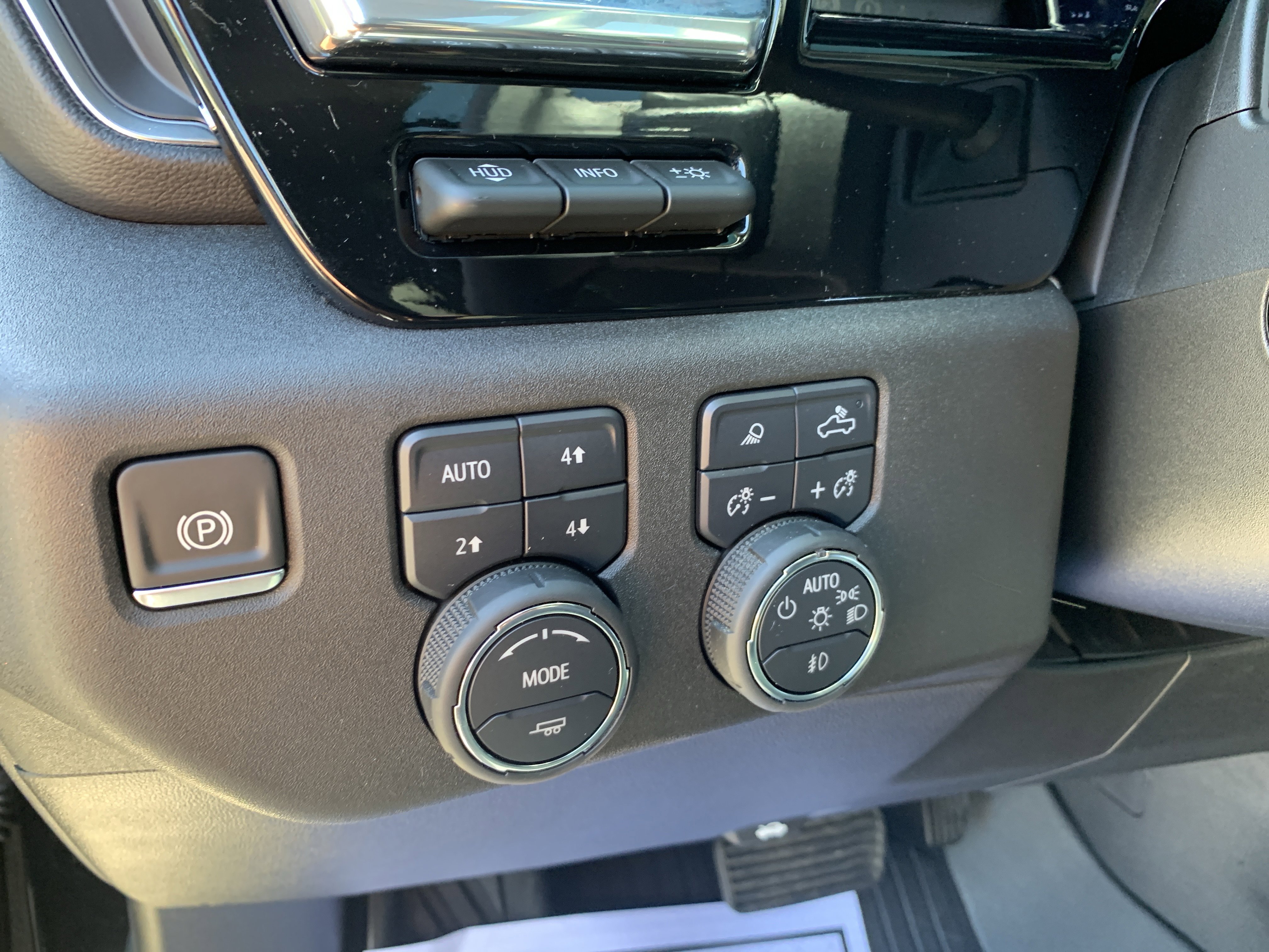 Used 2024 Chevrolet Silverado 1500 LTZ w/ LTZ Premium Package AWD/4WD image 29
