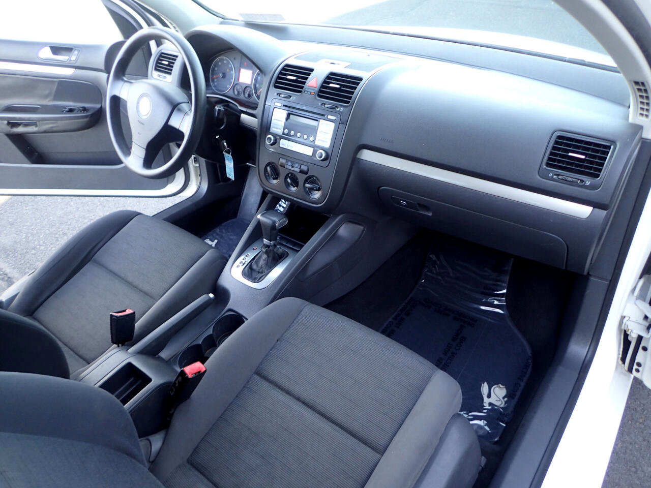 Used 2009 Volkswagen Rabbit S image 12