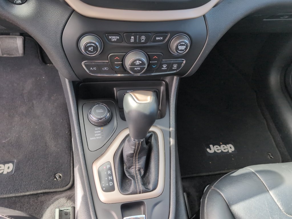Used 2017 Jeep Cherokee Limited w/ Trailer Tow Group AWD/4WD image 13