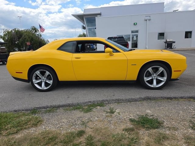 Used 2018 Dodge Challenger R/T w/ Driver Convenience Group RWD image 6