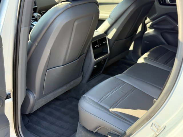 Used 2019 Porsche Cayenne AWD/4WD image 25