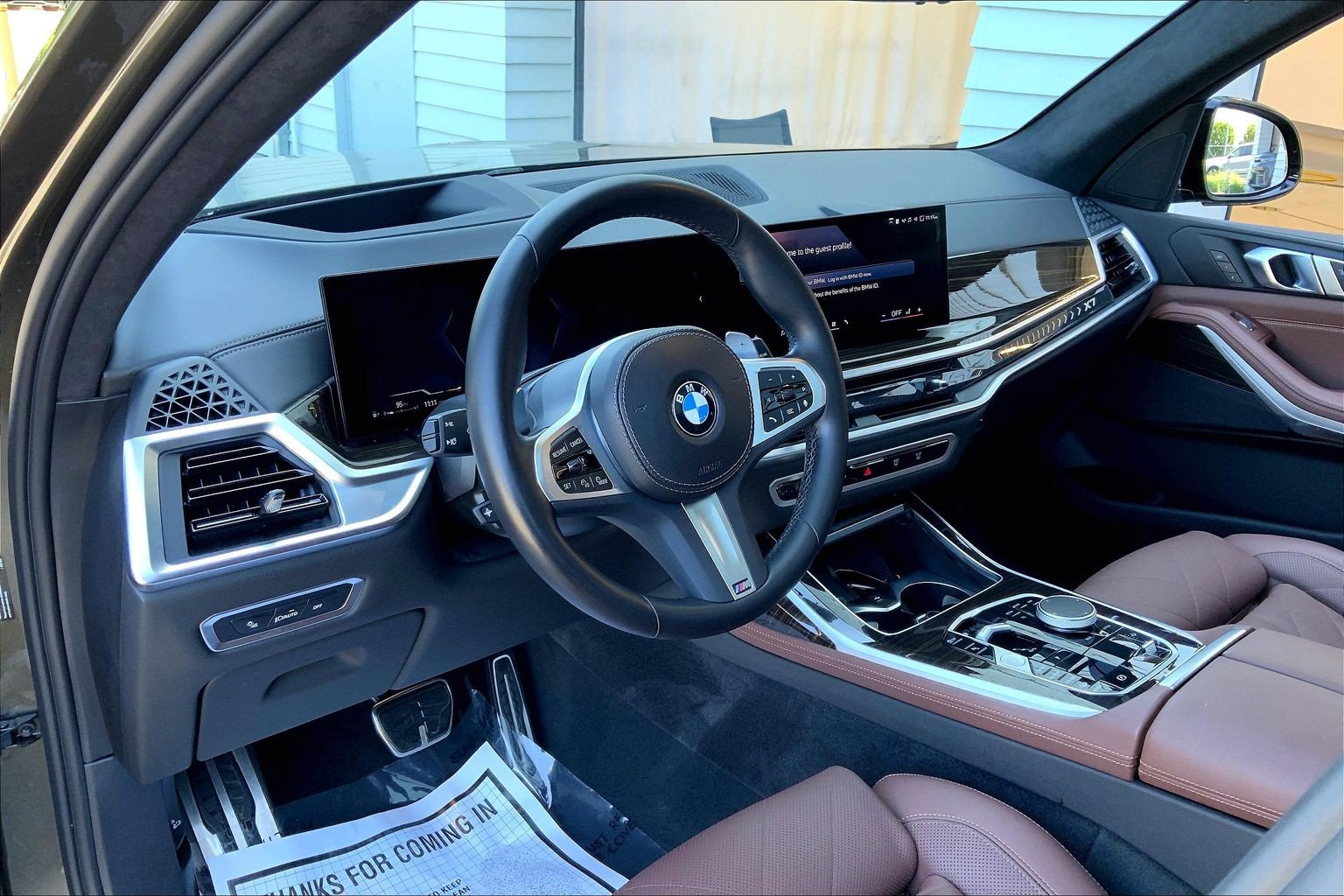 Used 2024 BMW X7 xDrive40i w/ M Sport Package AWD/4WD image 3