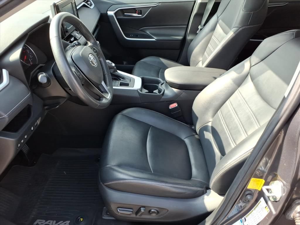 Certified 2020 Toyota RAV4 XLE Premium AWD/4WD image 11