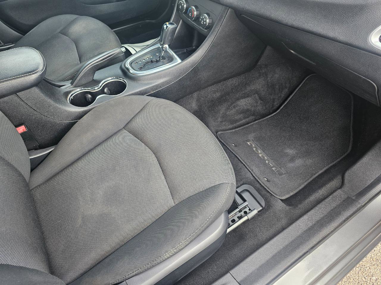 Used 2013 Dodge Avenger SE image 17