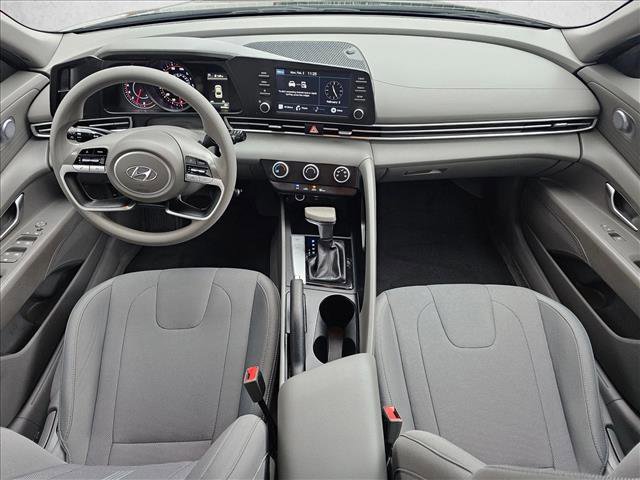 Used 2023 Hyundai Elantra SE w/ Cargo Package image 17