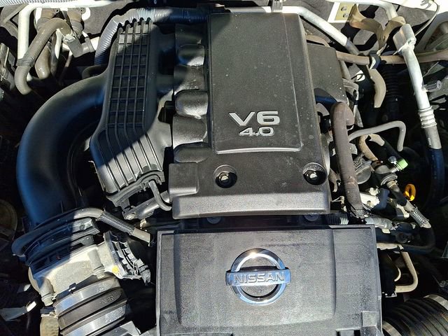 Used 2010 Nissan Frontier SE image 26