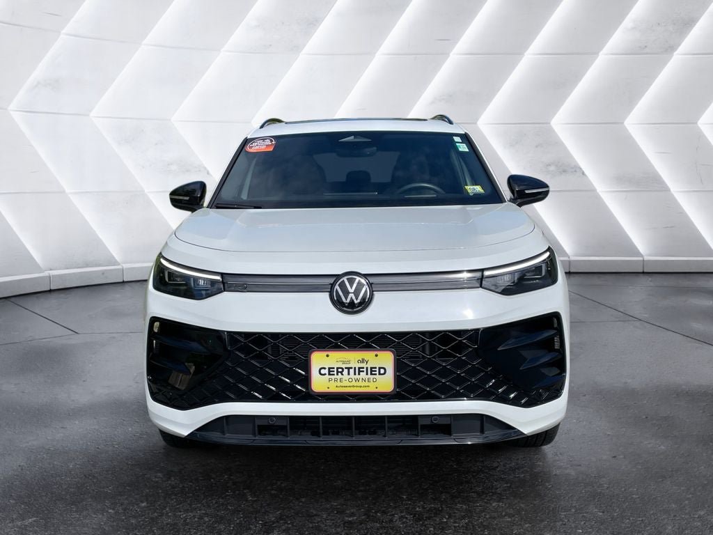 Used 2025 Volkswagen Tiguan SE R-Line AWD/4WD image 9