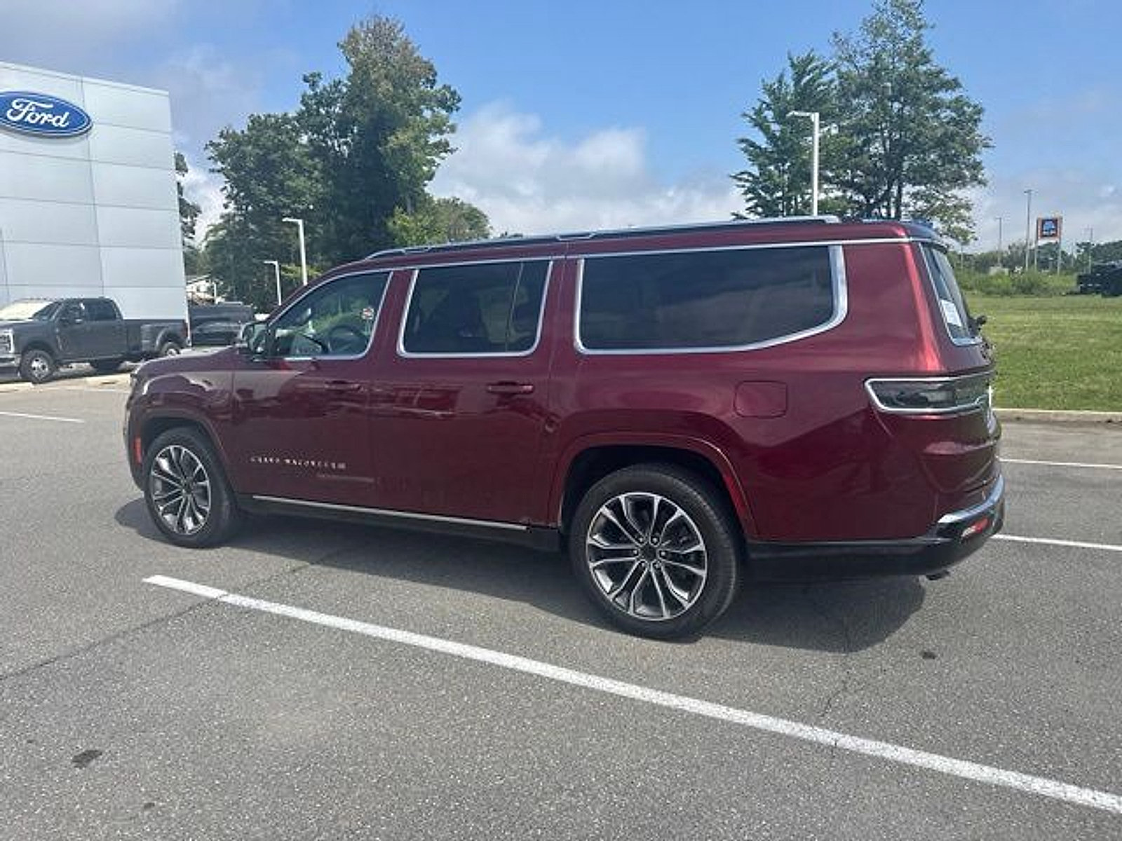 Used 2025 Jeep Grand Wagoneer L Series III AWD/4WD image 6