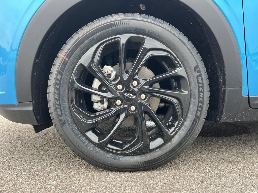 New 2027 Chevrolet Bolt RS w/ Technology Package FWD image 12