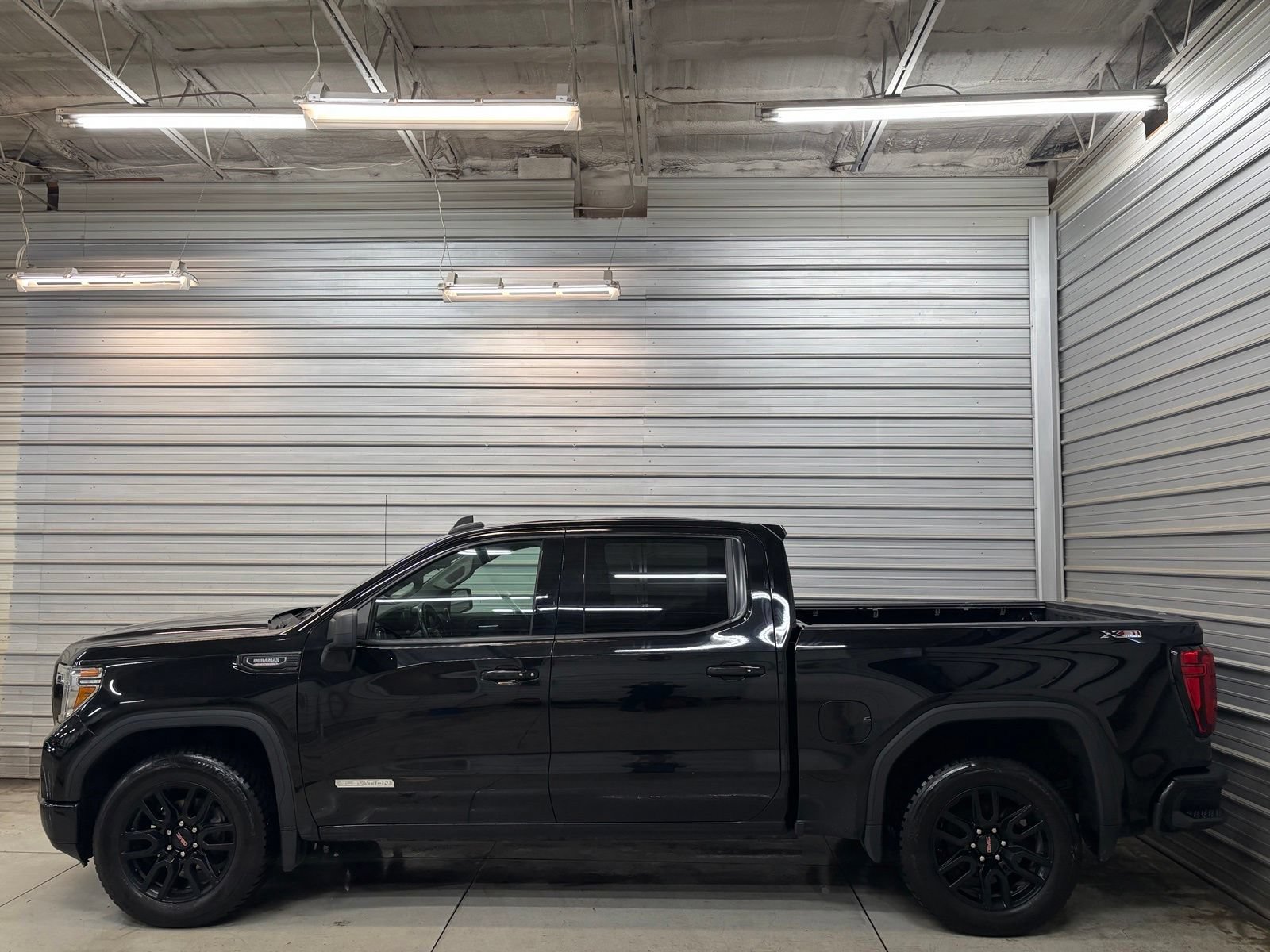 Used 2021 GMC Sierra 1500 Elevation w/ X31 Off-Road Package AWD/4WD image 8