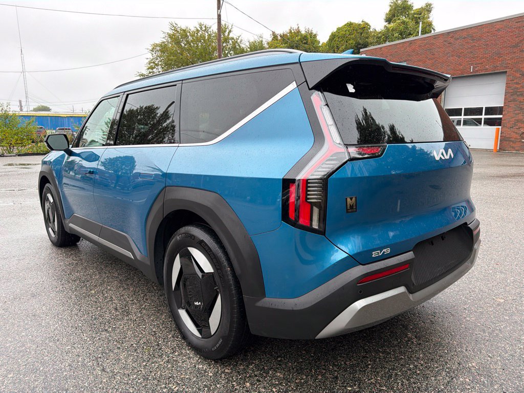 Certified 2024 Kia EV9 Wind AWD/4WD image 4