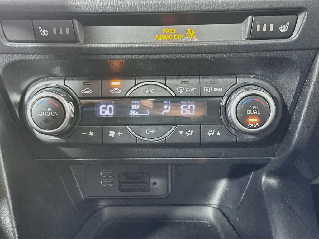 Used 2018 MAZDA MAZDA3 Touring FWD image 18