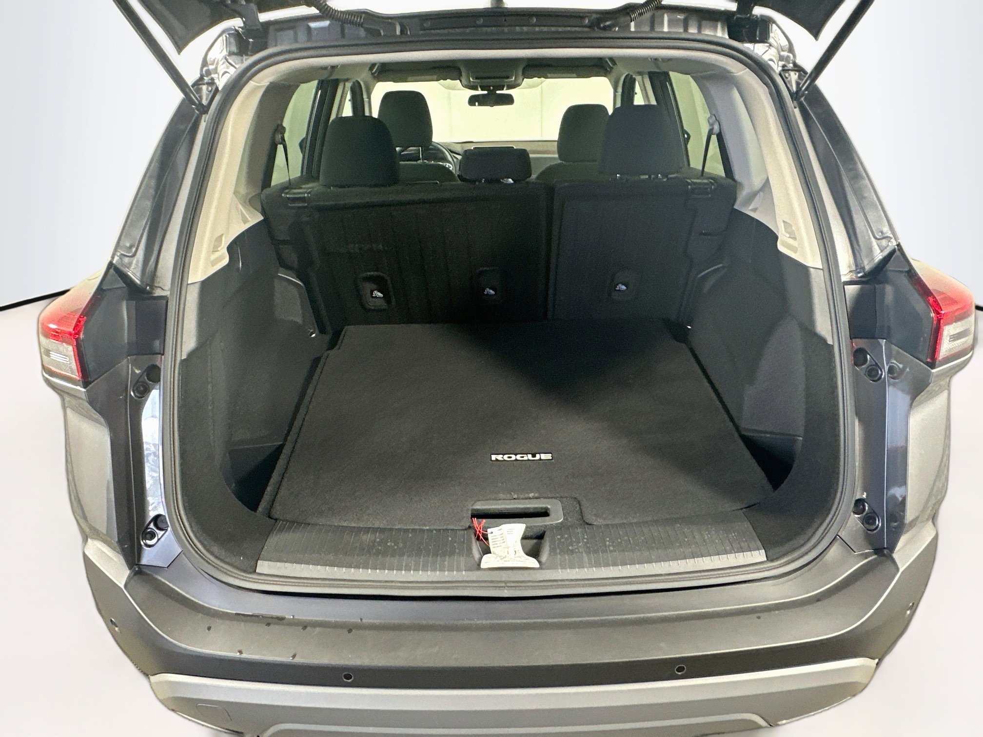 Used 2023 Nissan Rogue S AWD/4WD image 27