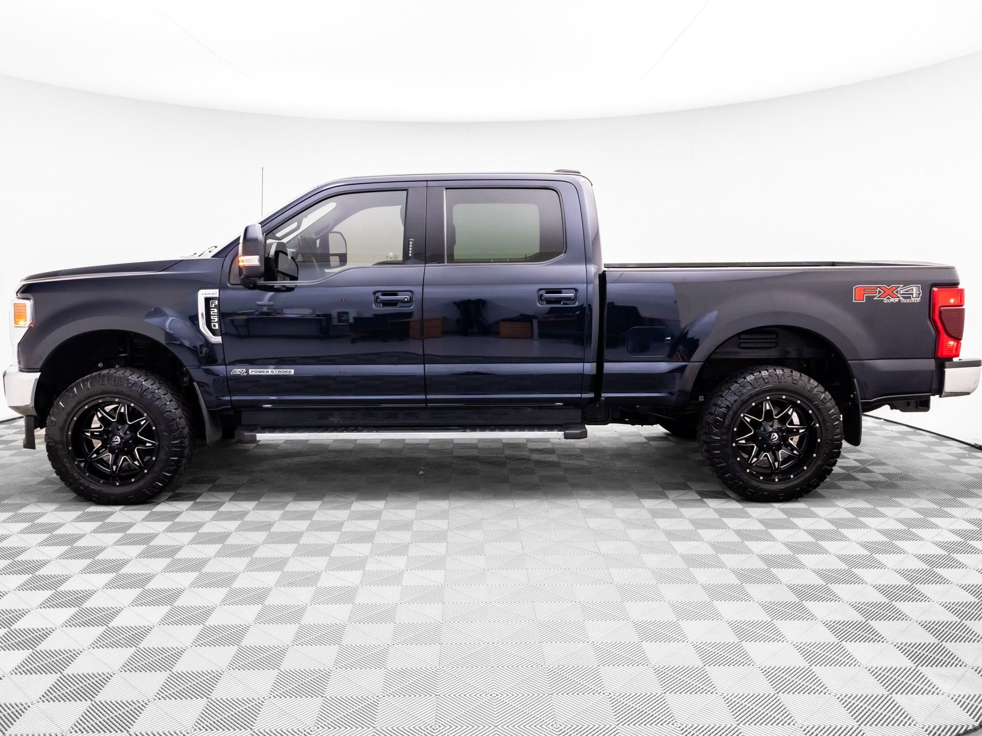 Used 2021 Ford F250 Lariat w/ Lariat Value Package AWD/4WD image 2