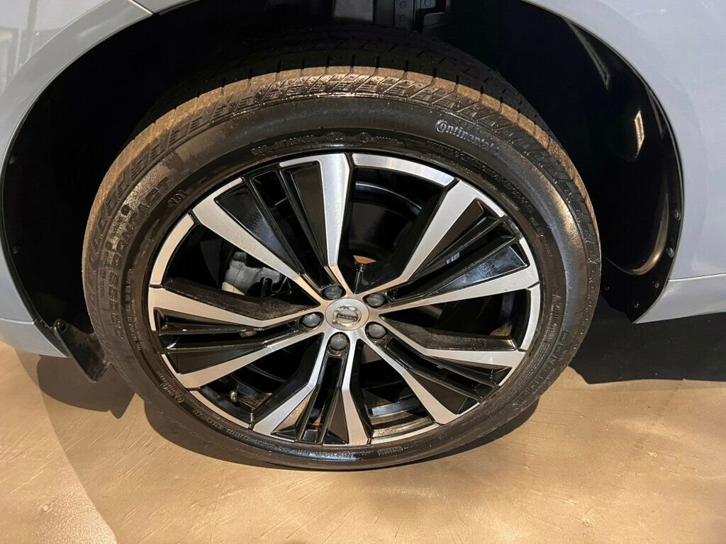 Used 2023 Volvo XC60 B5 Plus image 10