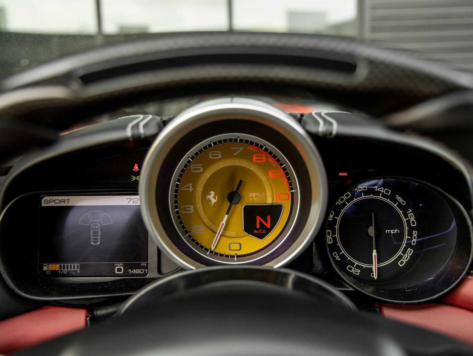 Used 2016 Ferrari California T RWD image 31