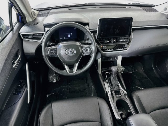 Used 2025 Toyota Corolla Cross XLE w/ Convenience Package AWD/4WD image 4