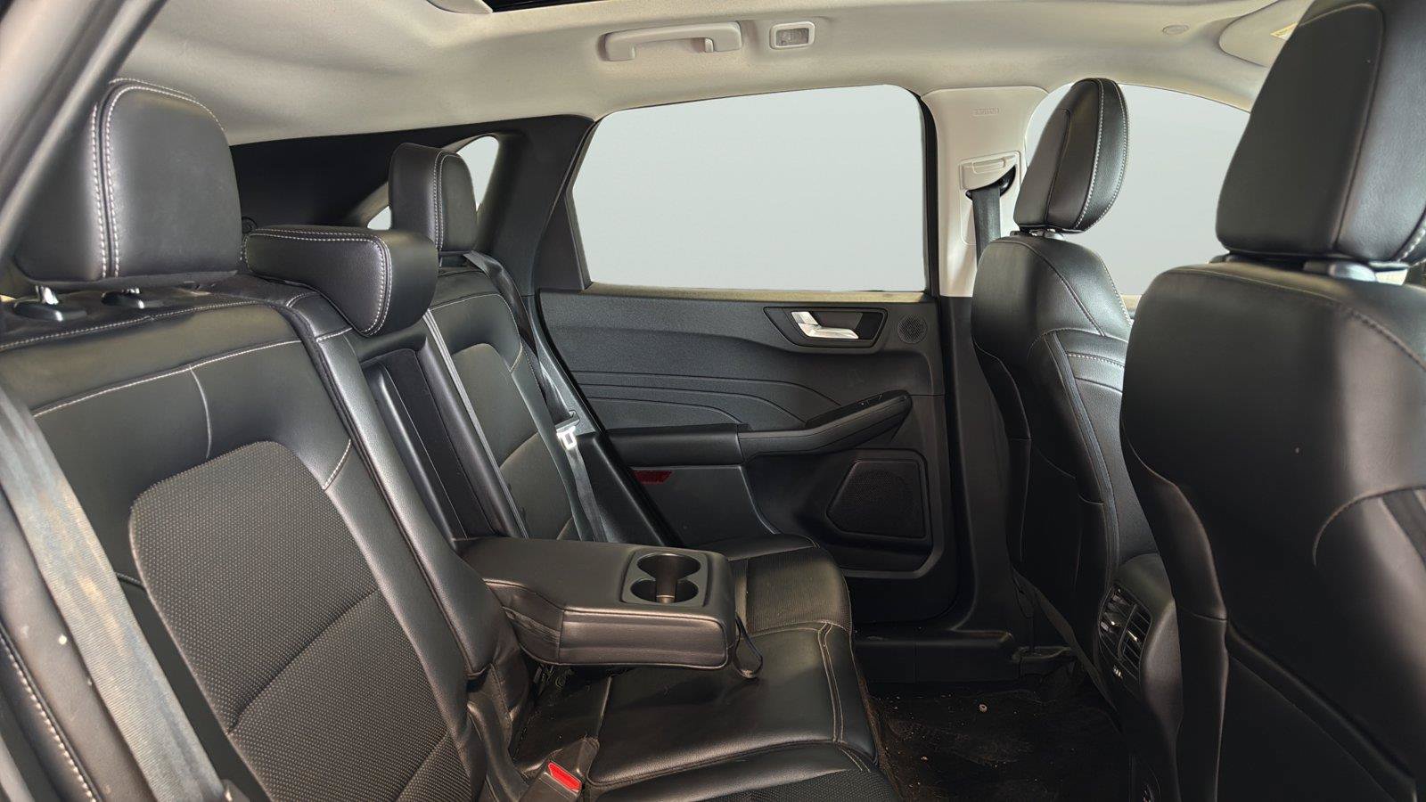Used 2022 Ford Escape SEL w/ Technology Package FWD image 17