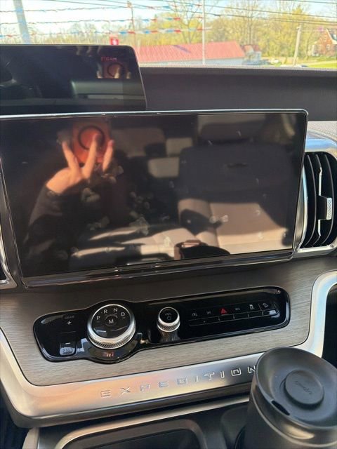 Used 2025 Ford Expedition Platinum w/ Driver's Package image 5