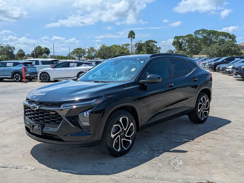 Used 2024 Chevrolet Trax RS w/ Sunroof Package FWD image 4