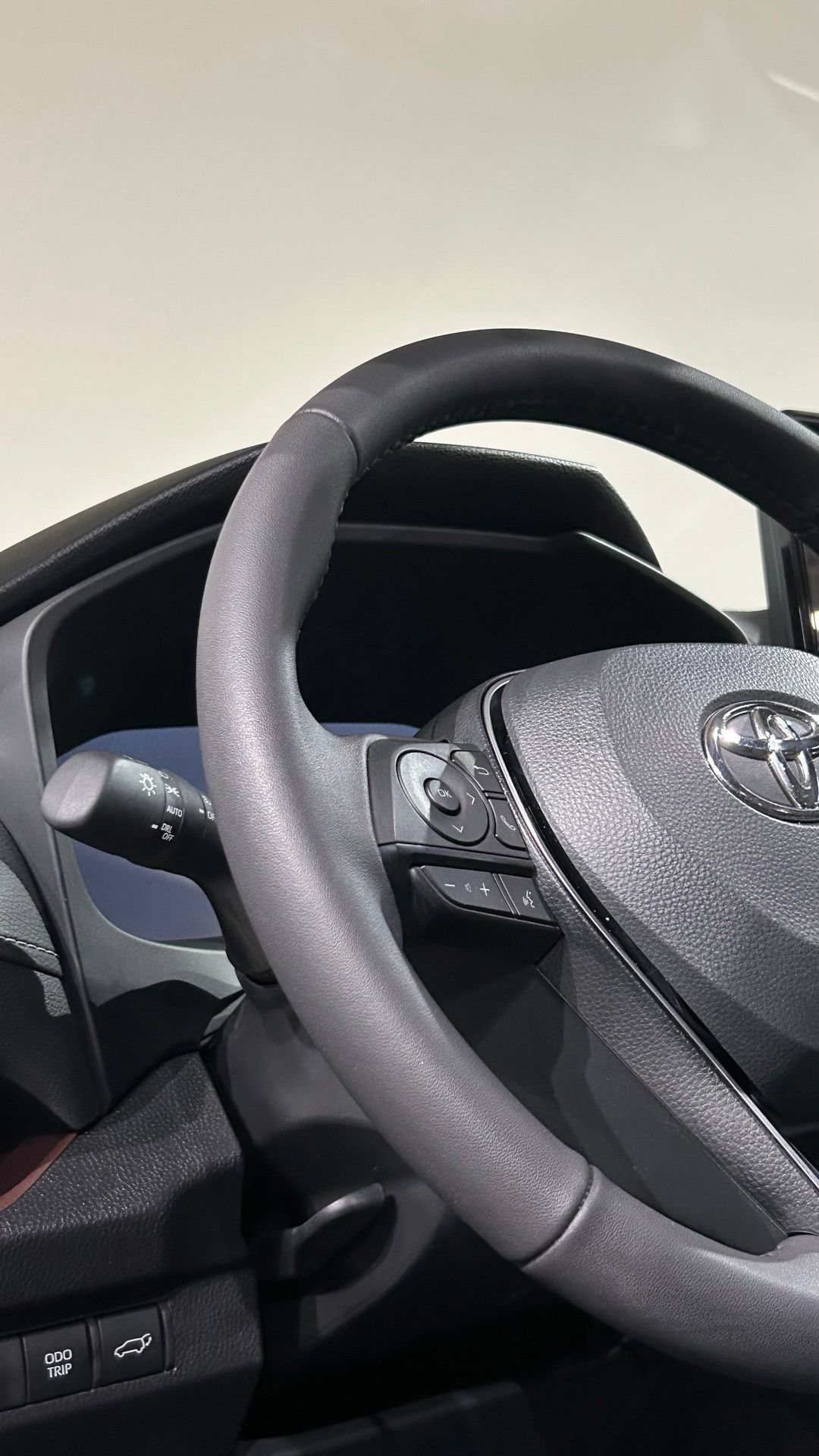 Used 2025 Toyota RAV4 Limited FWD image 44