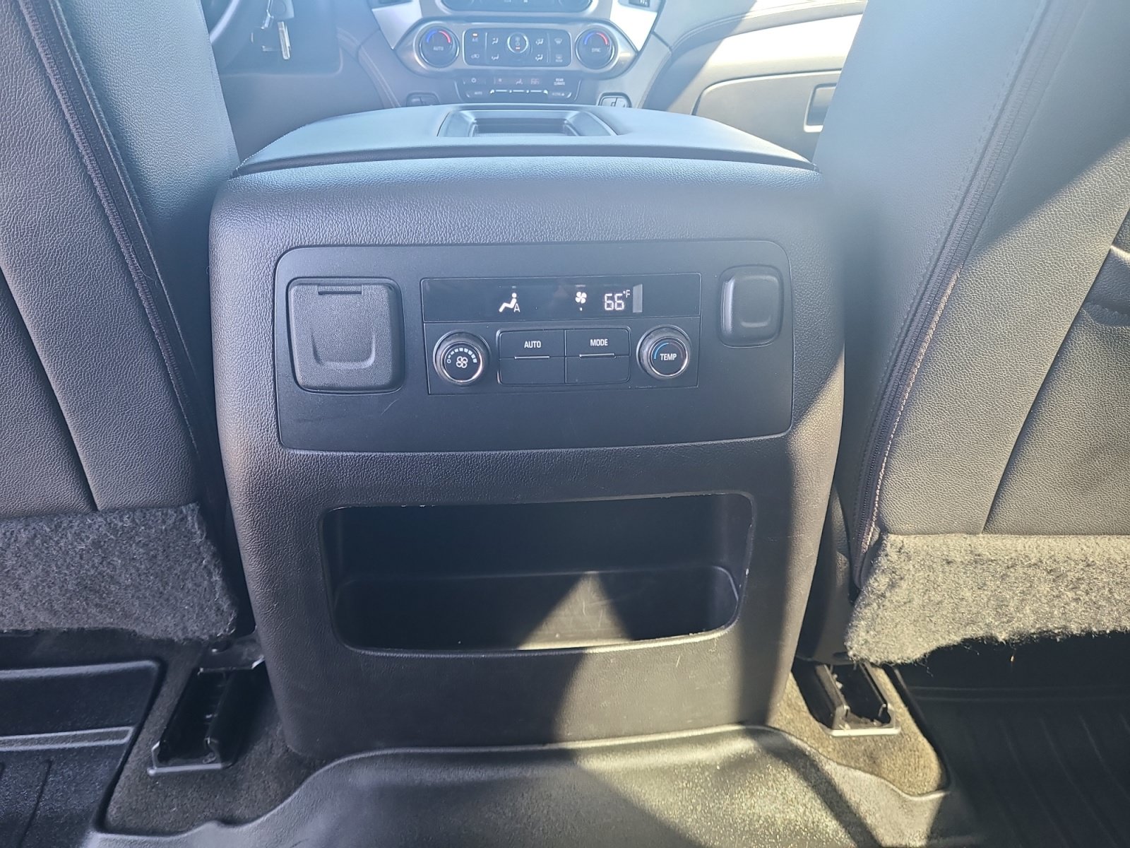 Used 2017 Chevrolet Suburban LT RWD image 32