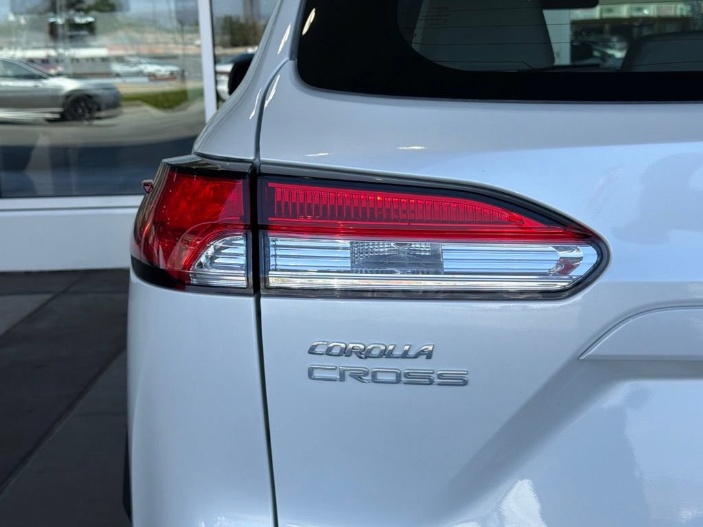 Used 2024 Toyota Corolla Cross L FWD image 11