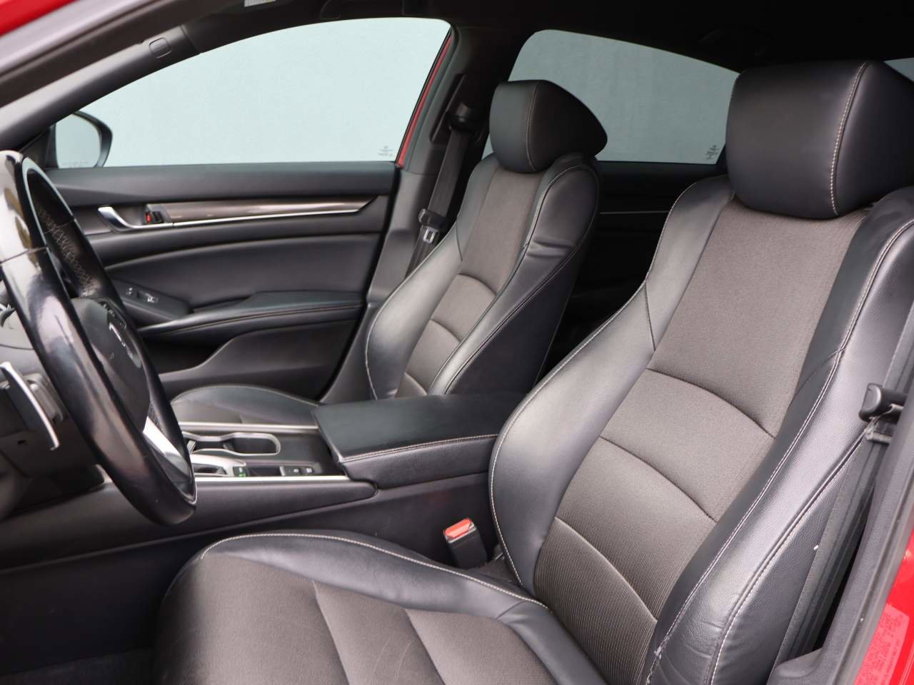 Used 2018 Honda Accord Sport image 9