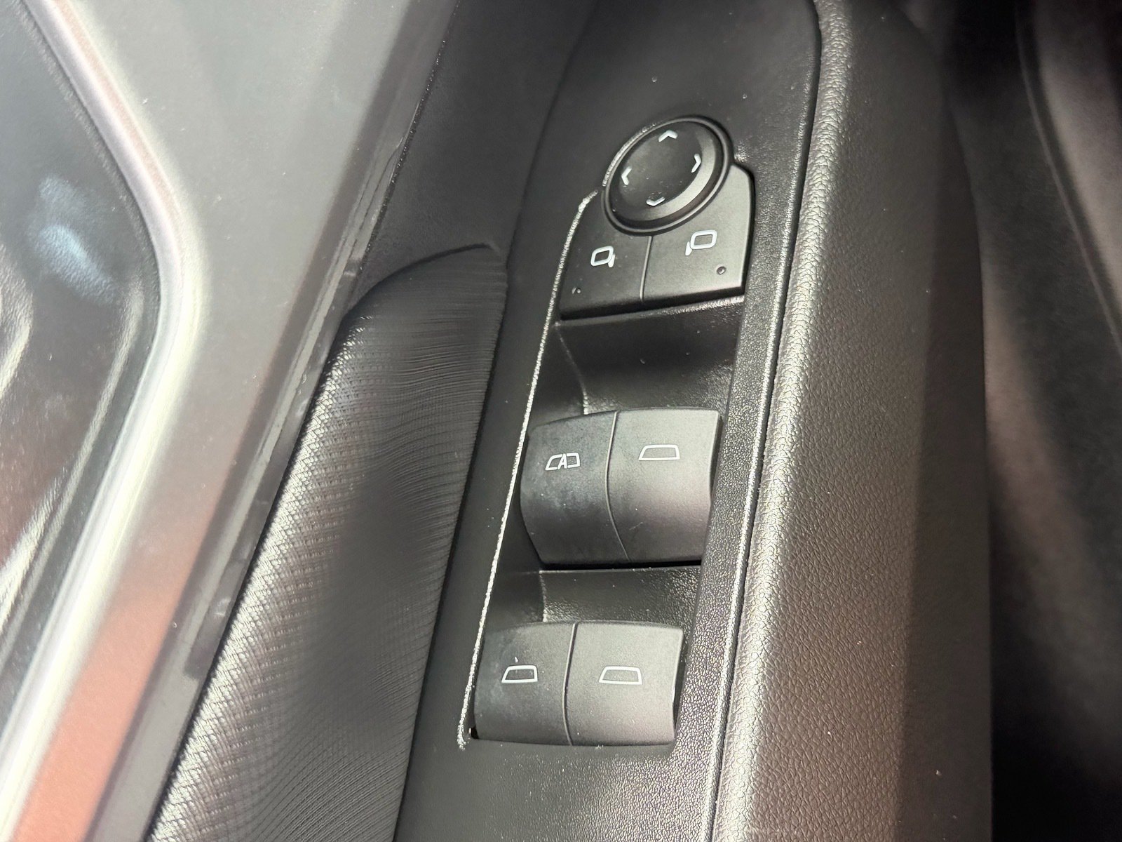 Used 2024 Chevrolet Equinox EV RS FWD image 32